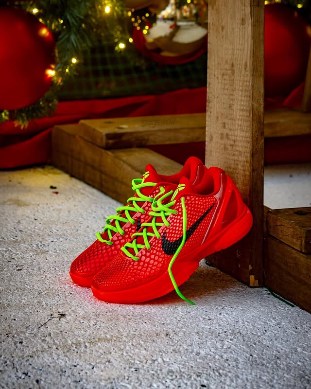 Nike Kobe 6 "Reverse Grinch", Sneakers photography by Zack Jenkin, frame 1